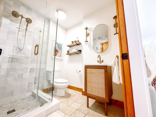 Queen Master Suite - Image 6