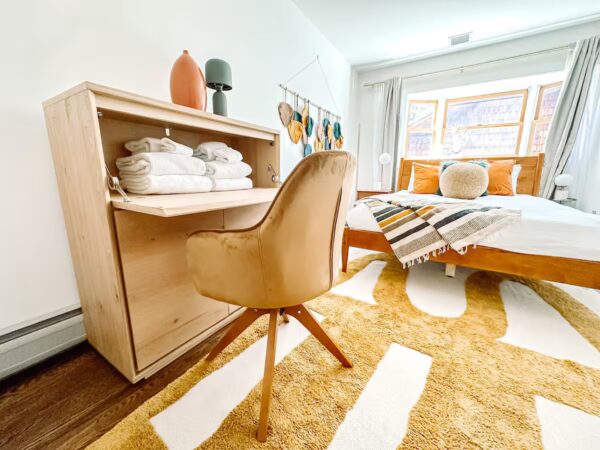 Queen Master Suite - Image 5
